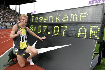 Matt Tegenkamp celebrating his American record.