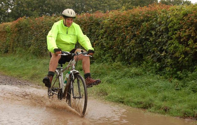 Mountain Biking in the Rain:Everything You Need to Know