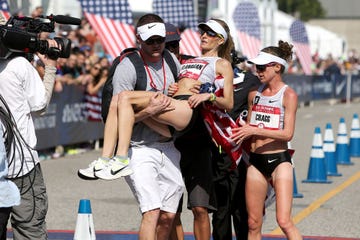 Shalane Flanagan collapses at the finish line