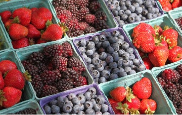 Spring farmer's market berries