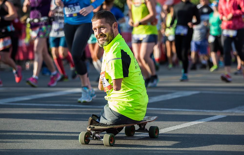 Kærlig svært modvirke Man Born Without Arms or Legs Finishes Marathon | Runner's World