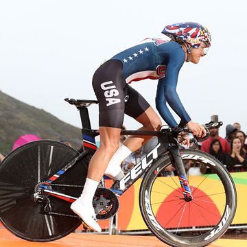 Kristin Armstrong starts 2016 Olympic Time Trial