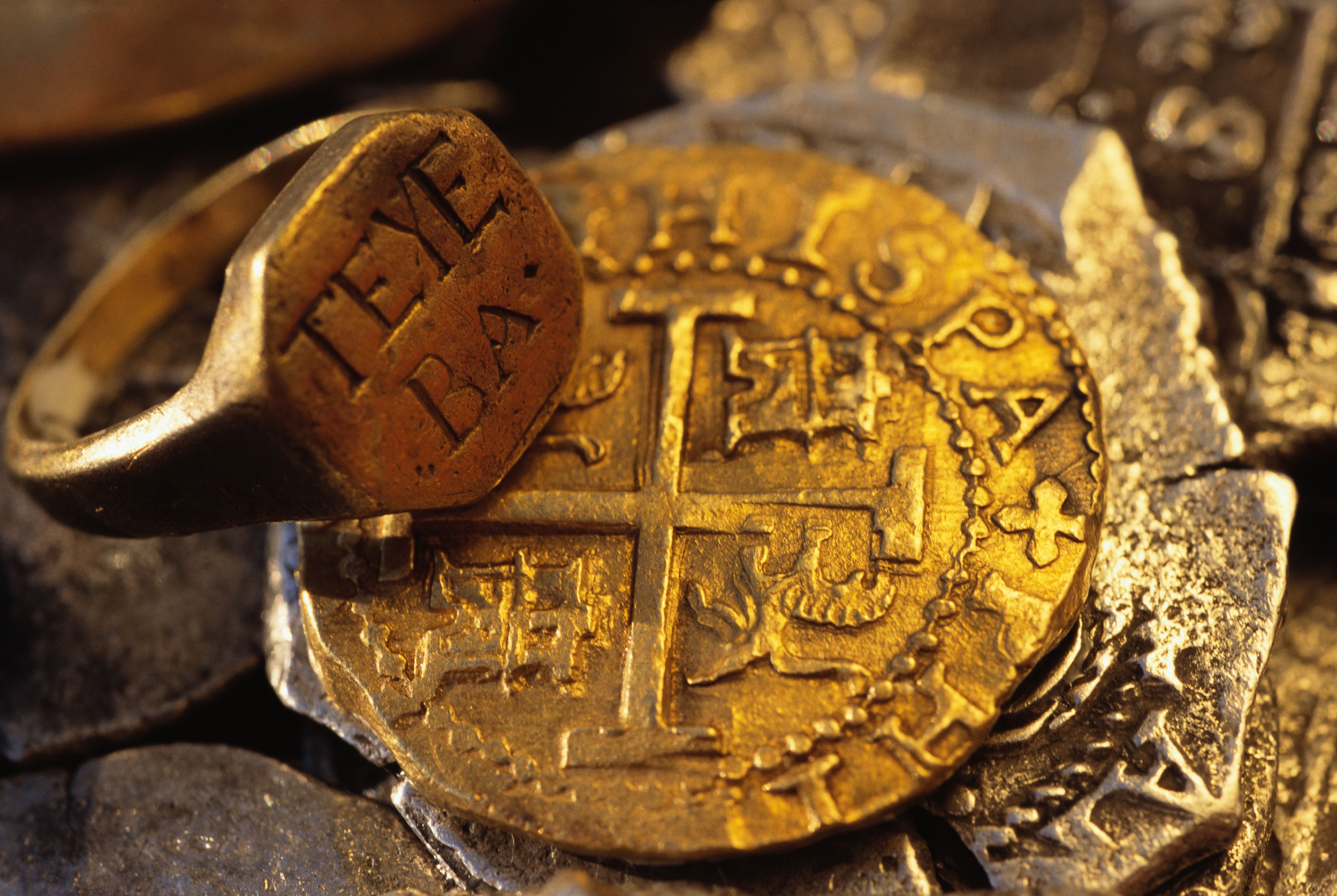 artifacts-from-pirate-ship-wreck-royalty-free-image-1752608921.pjpeg