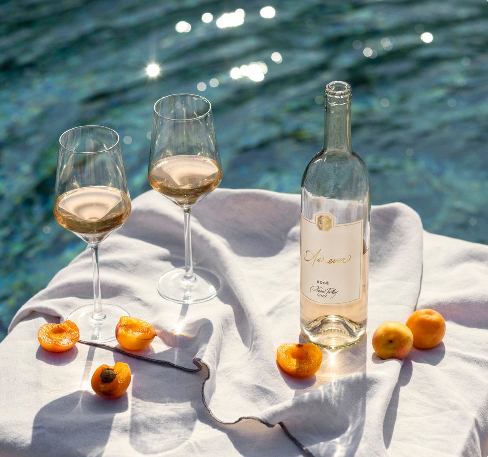 meghan markle as ever wine rose