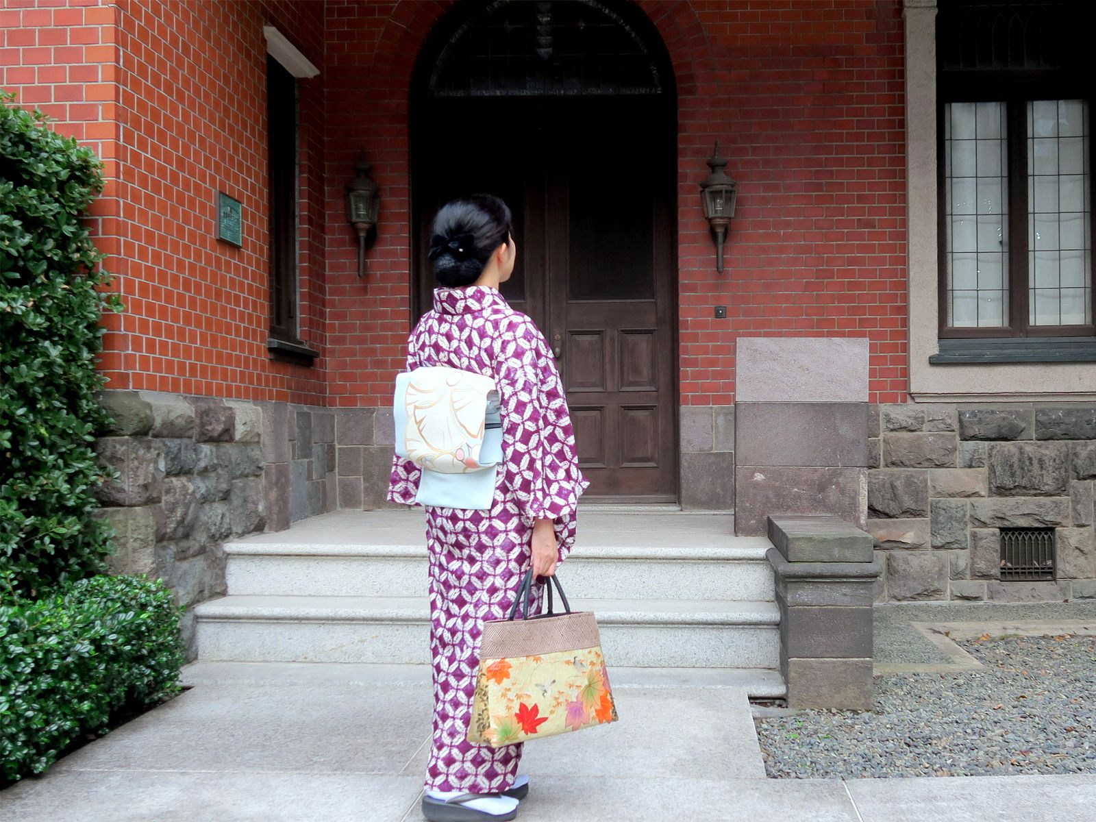 朝香沙都子の着物ダイアリー｜纏う薬、紫根染を、素材と仕立て別で着る