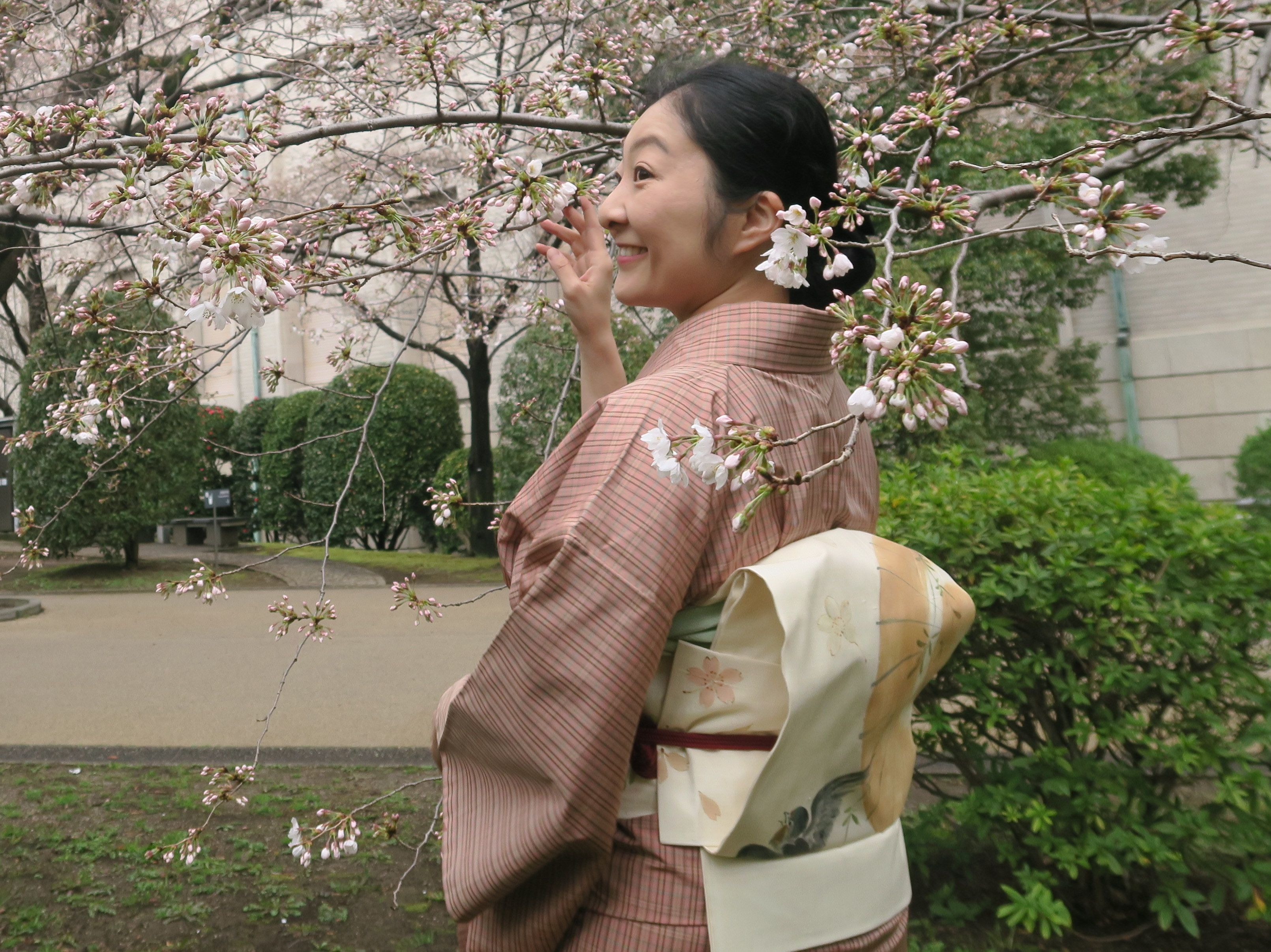 朝香沙都子の着物ダイアリー｜花粉を避ける生糸の紬