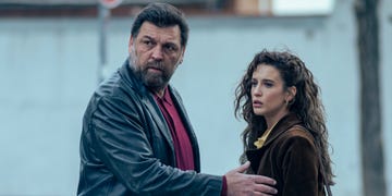 asalto al banco central hovik keuchkerian as berni, maria pedraza as maider in episode 05 of asalto al banco central cr tamara arranz netflix 2023