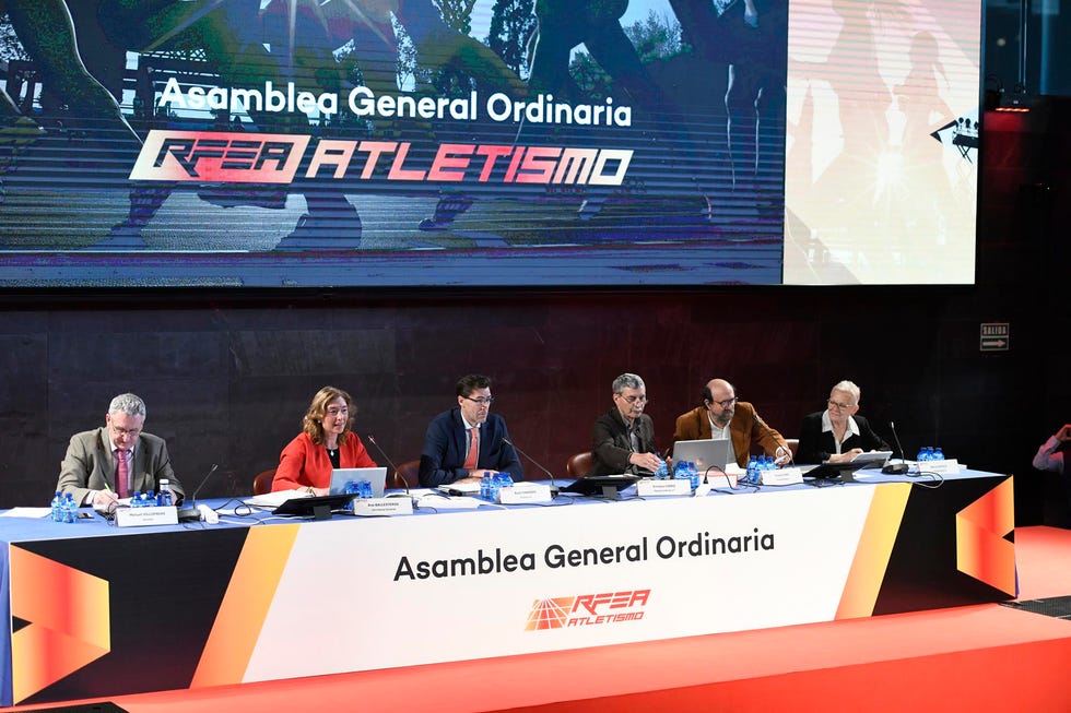 un momento de la asamblea general extraordinaria de la federación española de atletismo