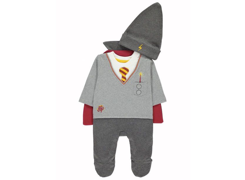 Clothing, Costume, Outerwear, Hood, Costume accessory, Costume hat, Fictional character, Illustration, 