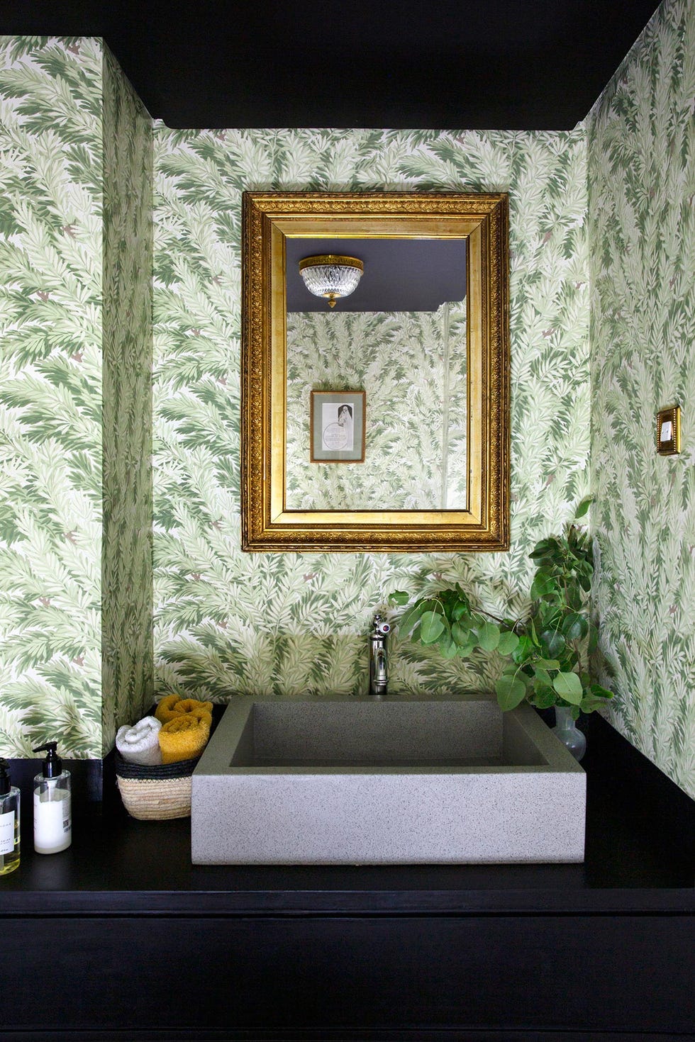 aseo con papel floral verde