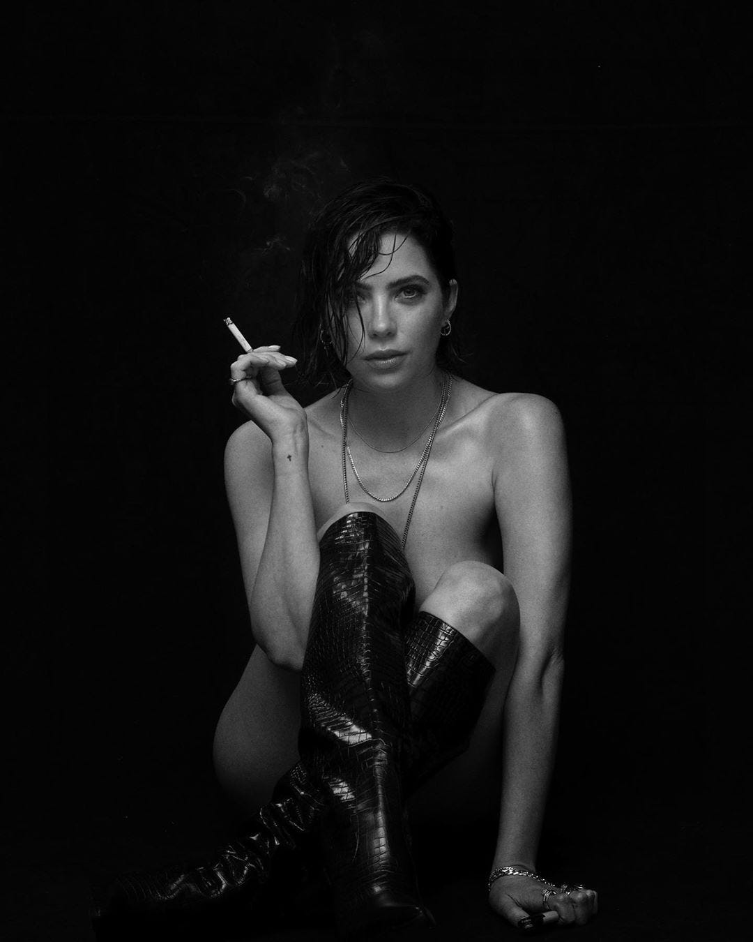 Ashley benson nuda