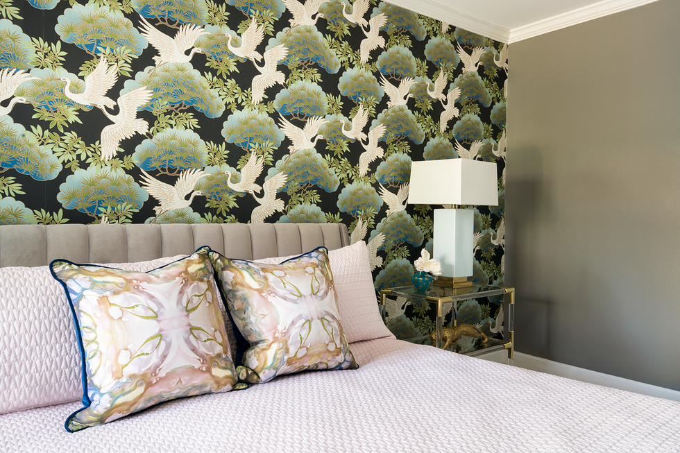 accent wall with birds