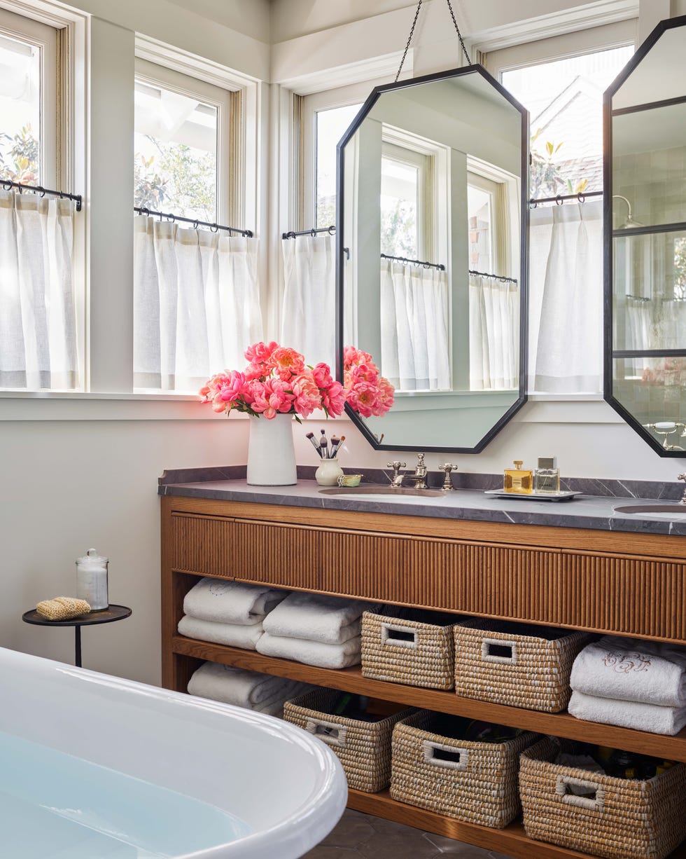 Towel Storage in Vanity: Clever Ideas for Stylish Organization