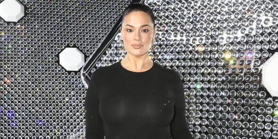 All eyes were on Ashley Graham and her double leg slit LBD at the Off-White Paris Fashion ﻿Week show