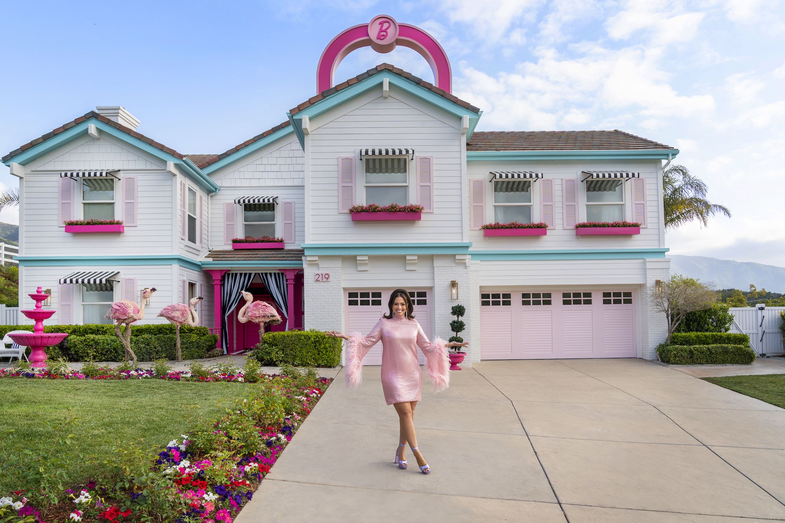 How big is best sale the barbie dream house