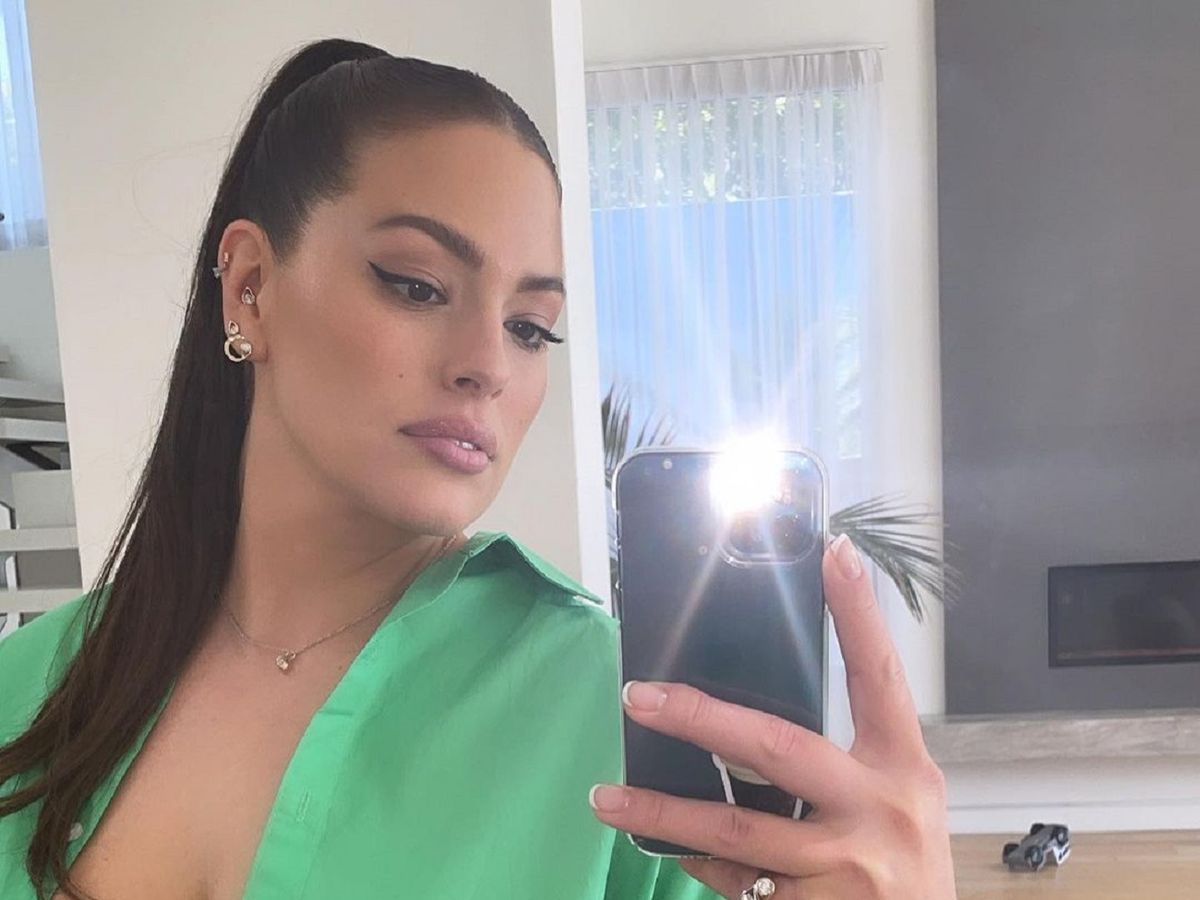 Ashley Graham ditches her trousers and dances in her underwear