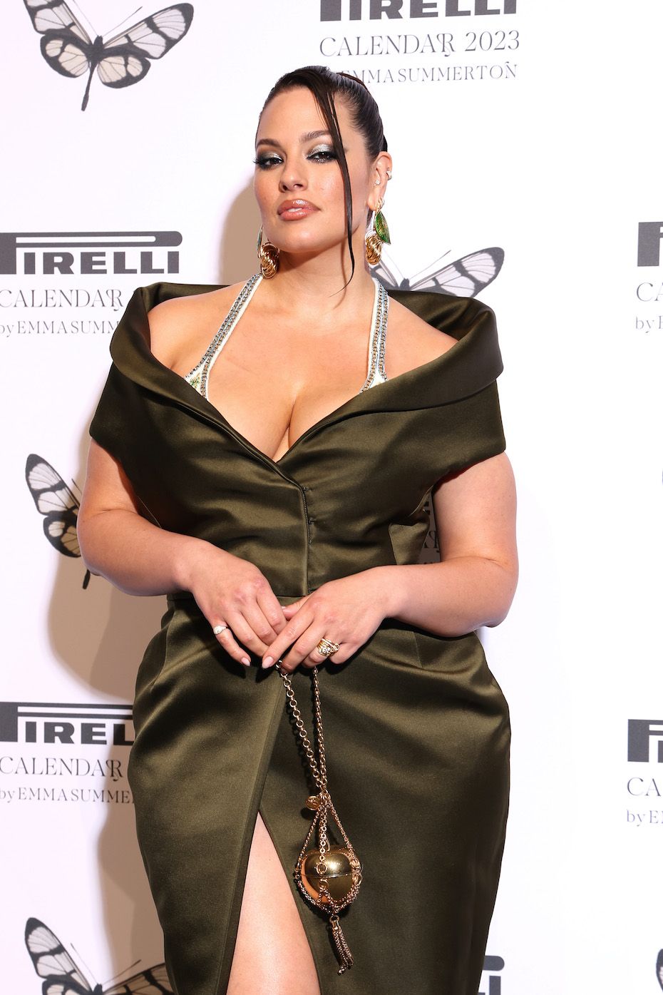 Ashley Graham Just Got an Oxygen Facial on Her Boobs and Instagrammed the  Whole Thing