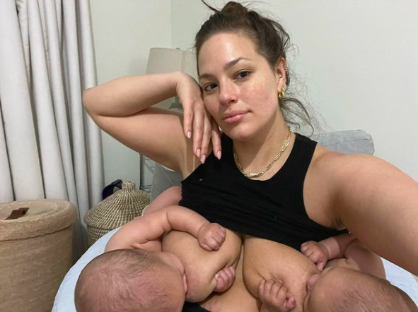 Big Breastfeeding Mother And Son Breastfeeding Sex - Ashley Graham shares powerful tandem breastfeeding photo