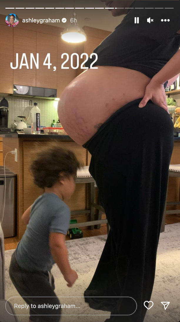 ashley graham shows off stretch marks in pregnancy throwback