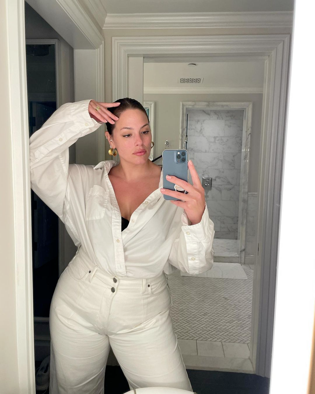 Ashley Graham's all-white outfit is perfect for summer