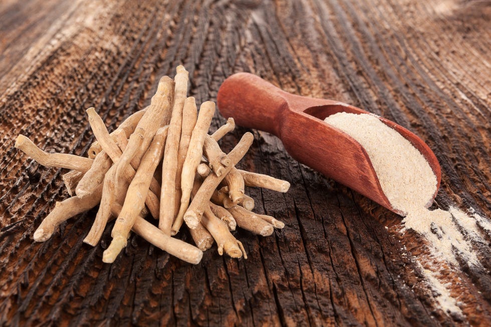 ashwagandha roots and powder