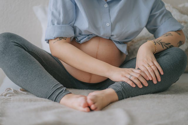 mujer embarazada con dolor de piernas