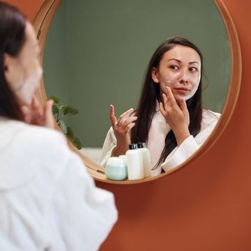 woman applying moisture cream at her face