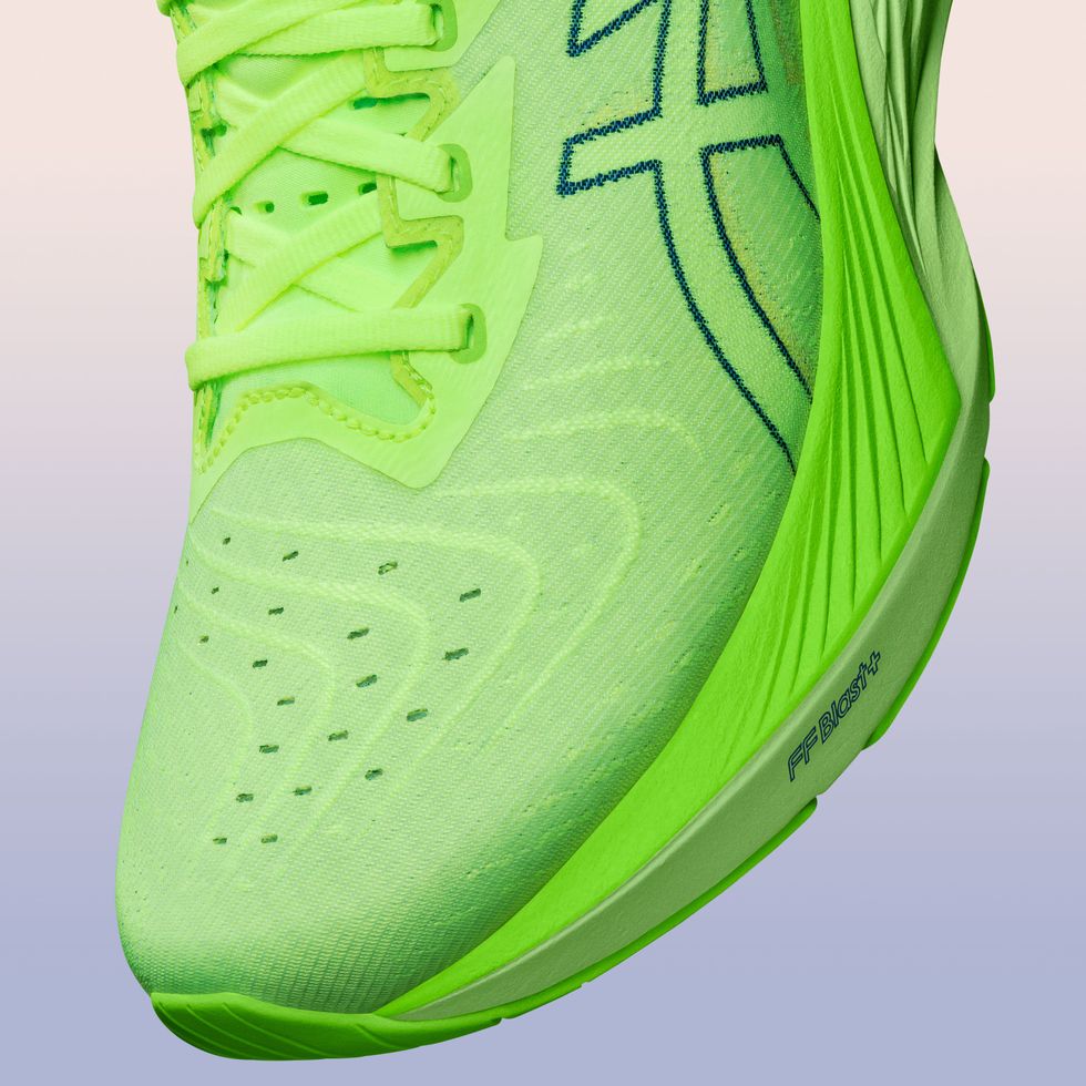 las zapatillas de running asics novablast 4 en color verde