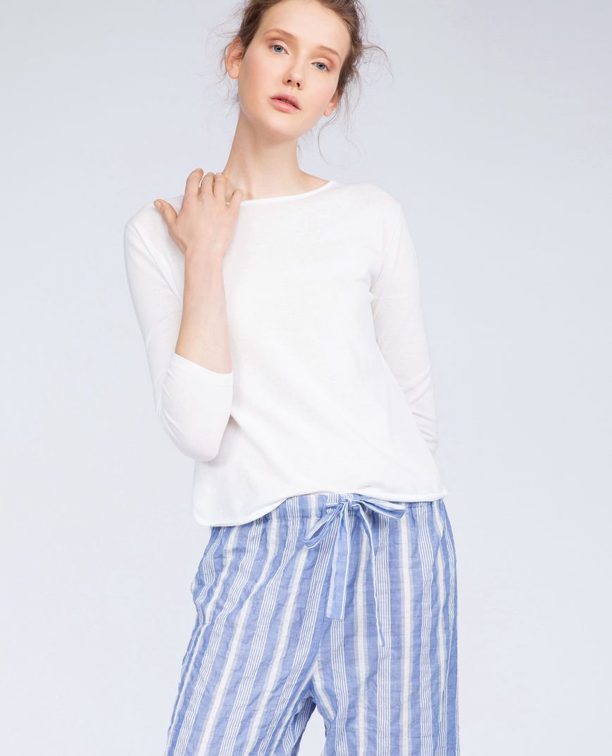 Clothing, White, Shoulder, Neck, Blue, Sleeve, Waist, Joint, Arm, Trousers, 