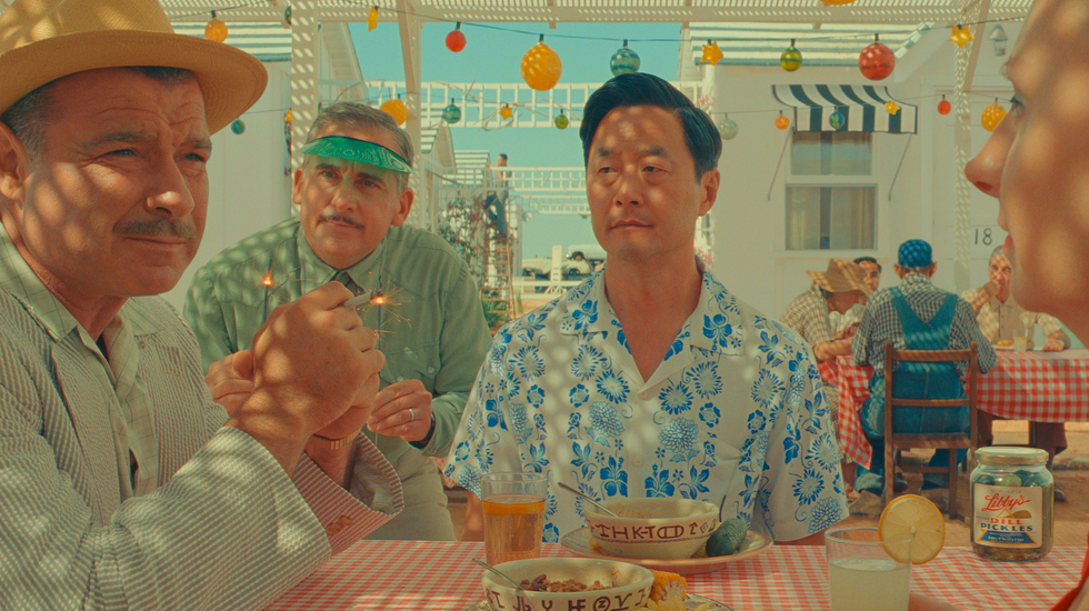 liev schreiber as jj kellogg, steve carell as motel manager, stephen park as roger cho, and hope davis as sandy borden in wes anderson's asteroid city