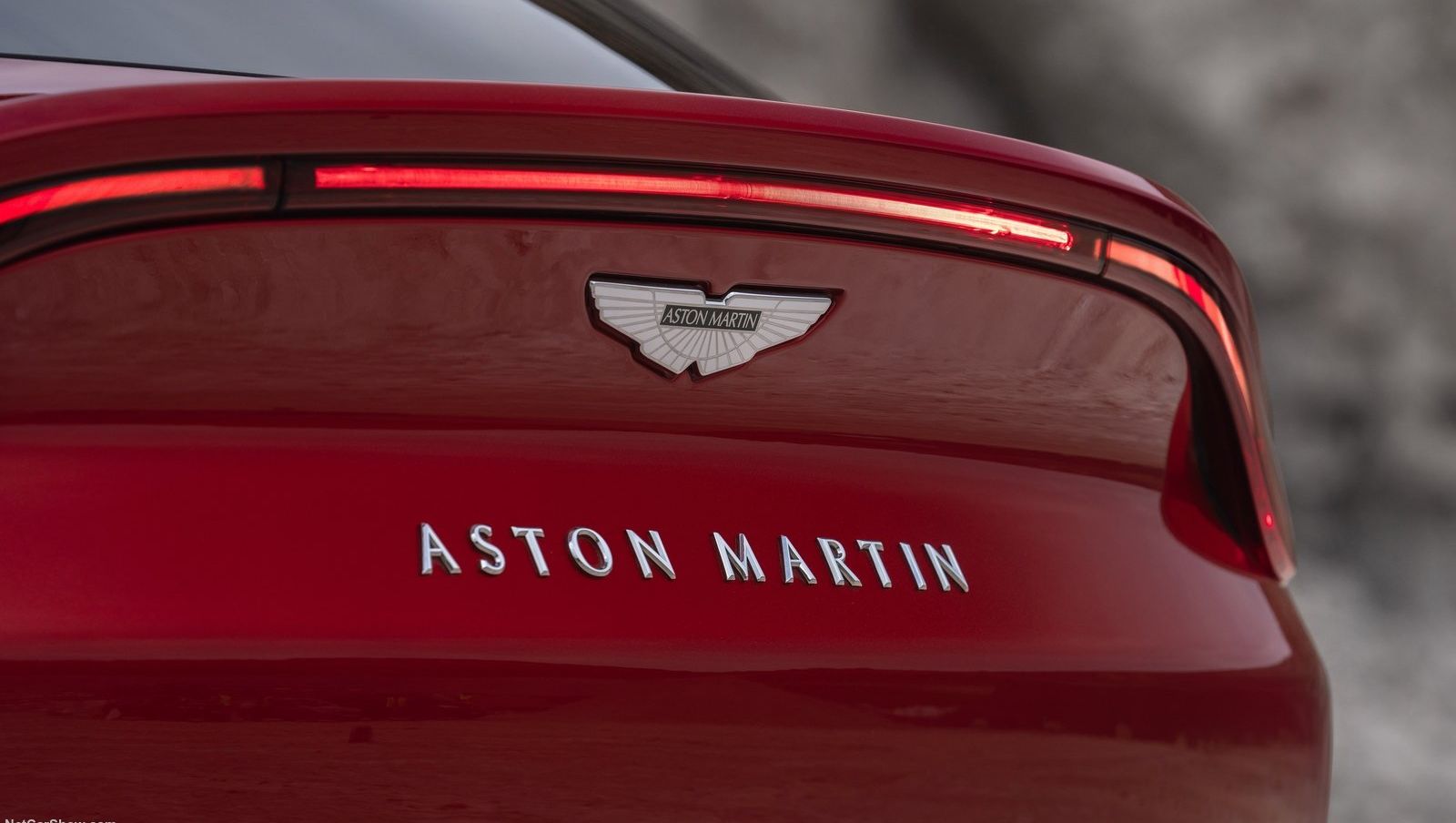 Aston Martin DBX - logotipo