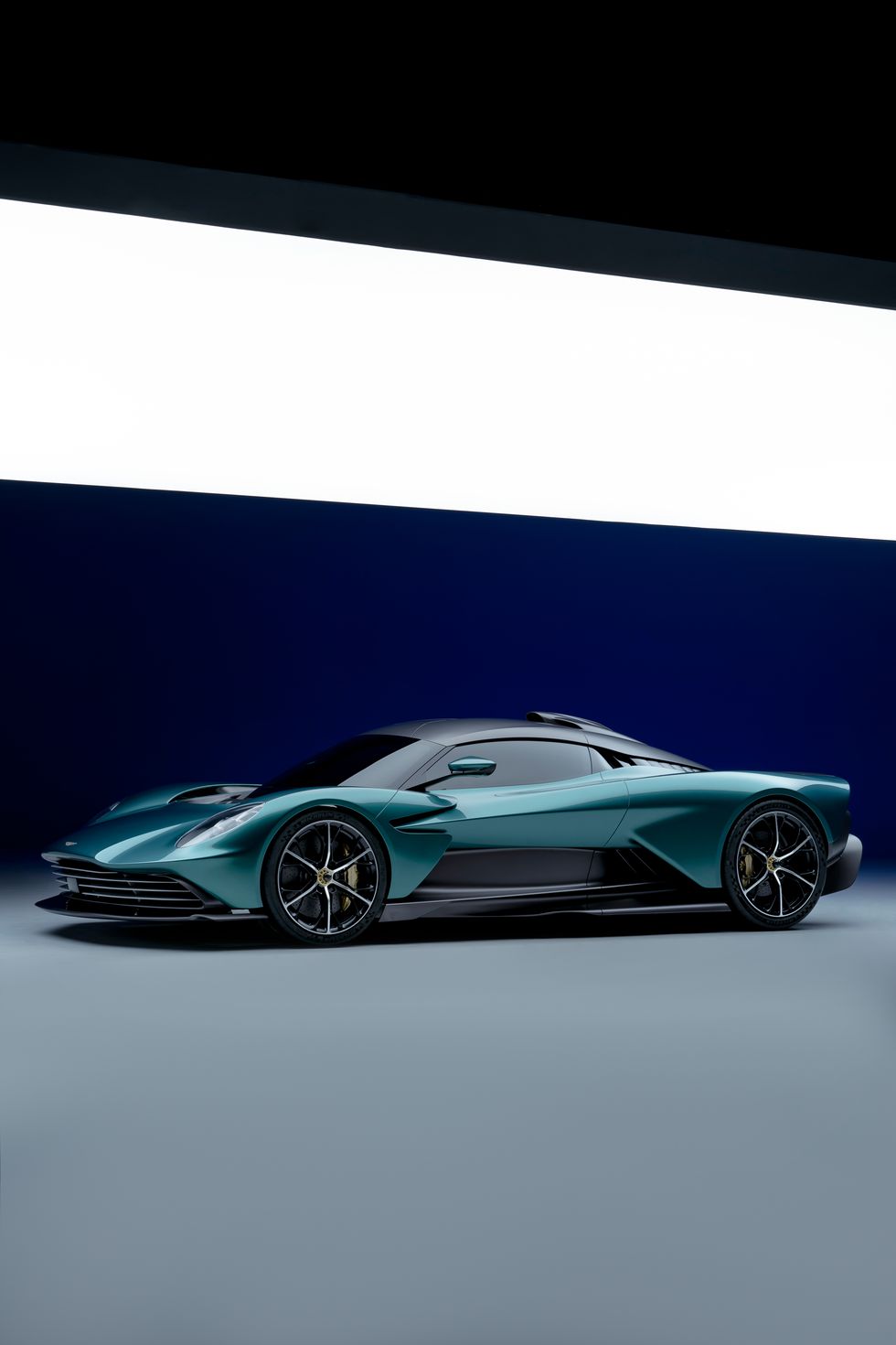 2024 Aston Martin Valhalla vs Lamborghini Revuelto