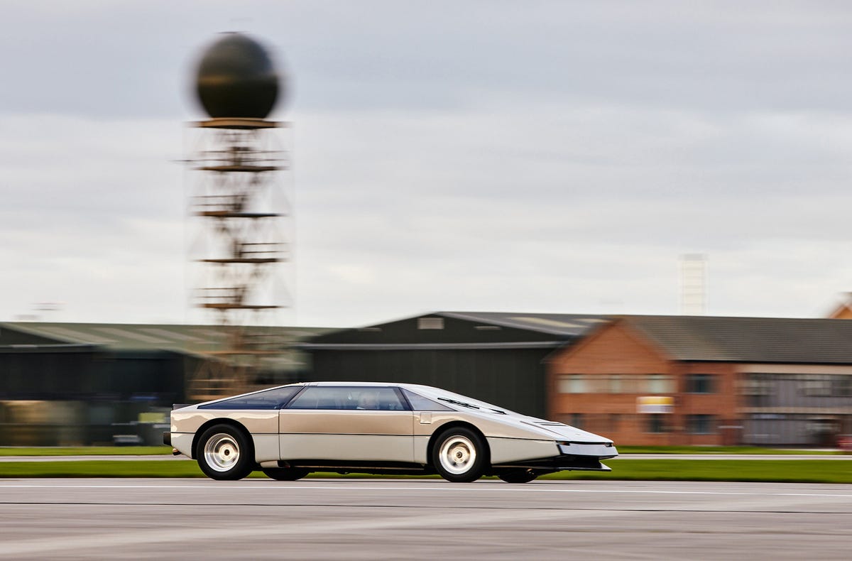 Aston martin bulldog