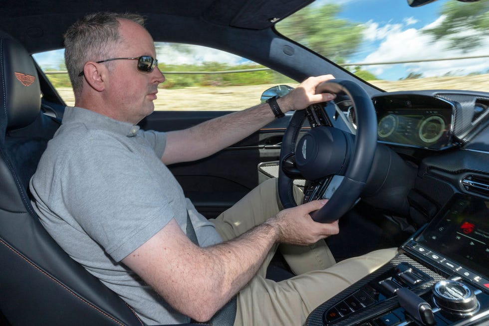 astonmartinvantagecphotomaxearey-9954-663f88f10e1e2.jpg