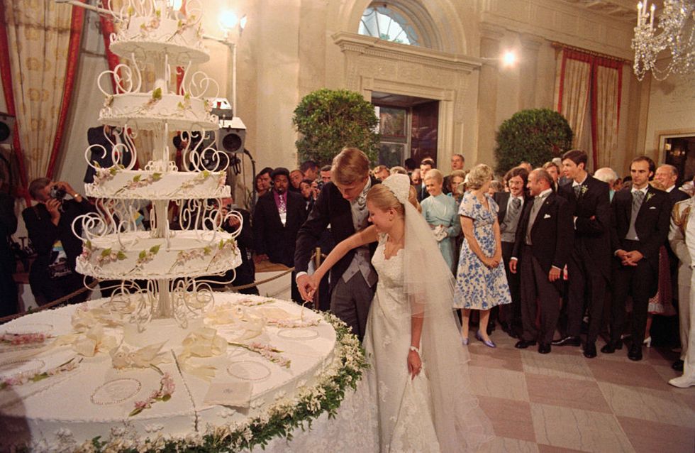 edward cox and tricia nixon cutting wedding cake