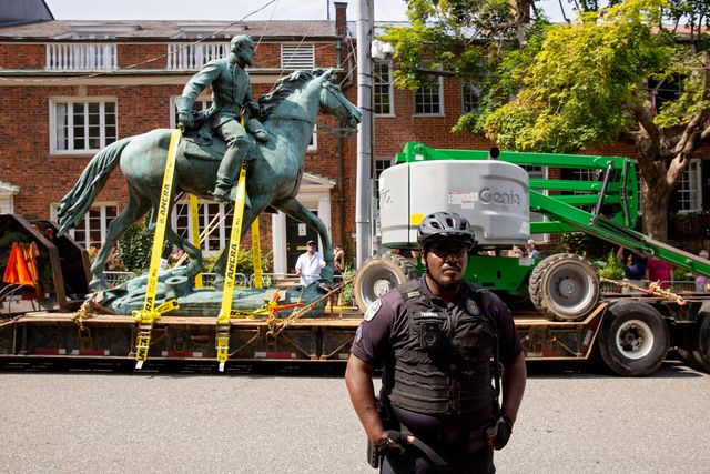 a statue of confederate general thomas “stonewall” jackson in charlottesville, virginia, was taken to storage on july 10, 2021