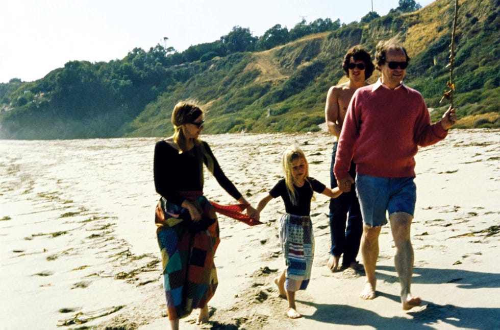 joan didion, john gregory dunne, a walk on the beach
