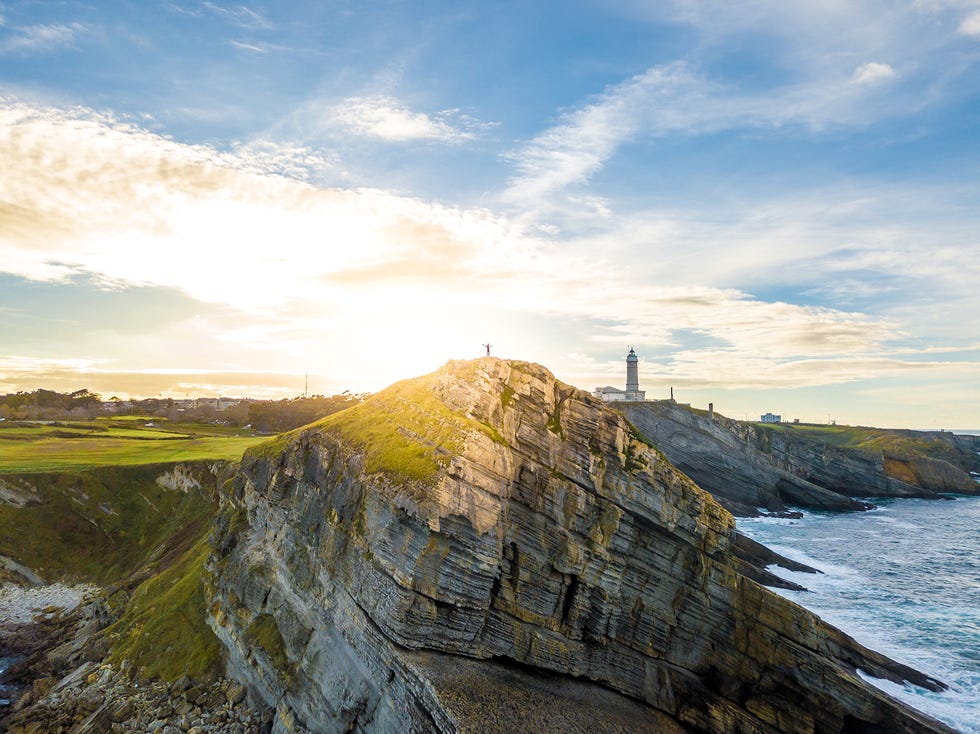 mejores atardeceres en españa en autocaravana y furgoneta camper faro cabo mayor en cantabria