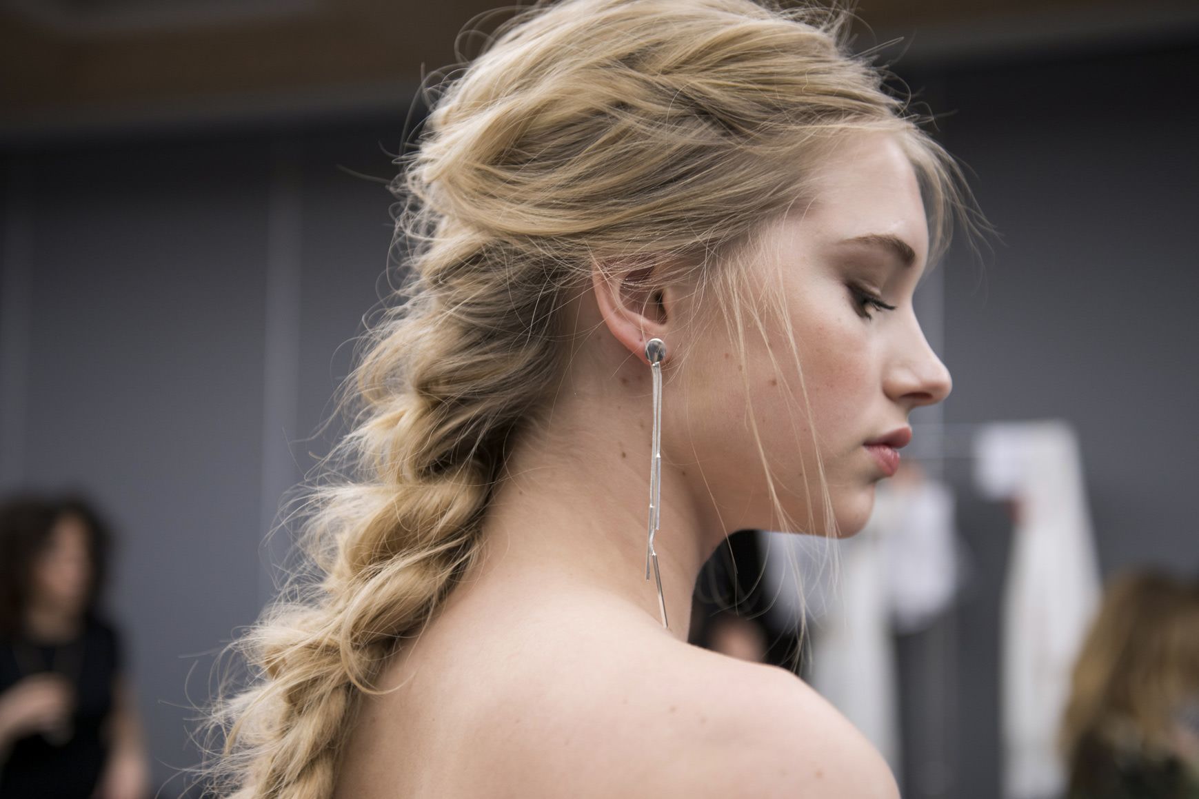 10 peinados de novia con velo ideales para cabello largo