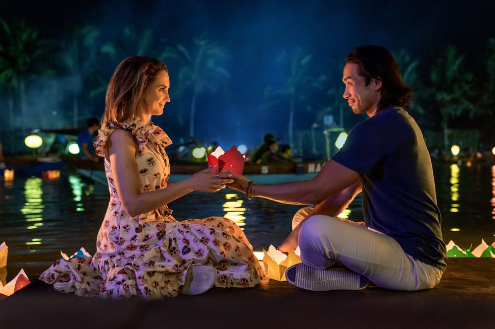 a tourist's guide to love l to r rachael leigh cook as amanda and scott ly as sinh in a tourist's guide to love cr sasidis sasisakulpornnetflix © 2022
