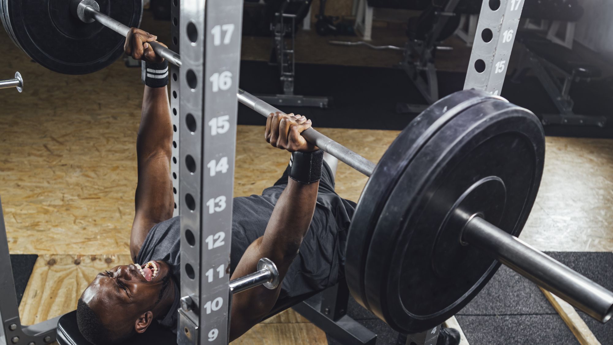 Smith machine incline bench press exercise instructions and video