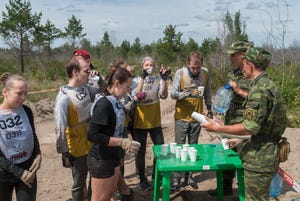 athletes drink water on routetyumen