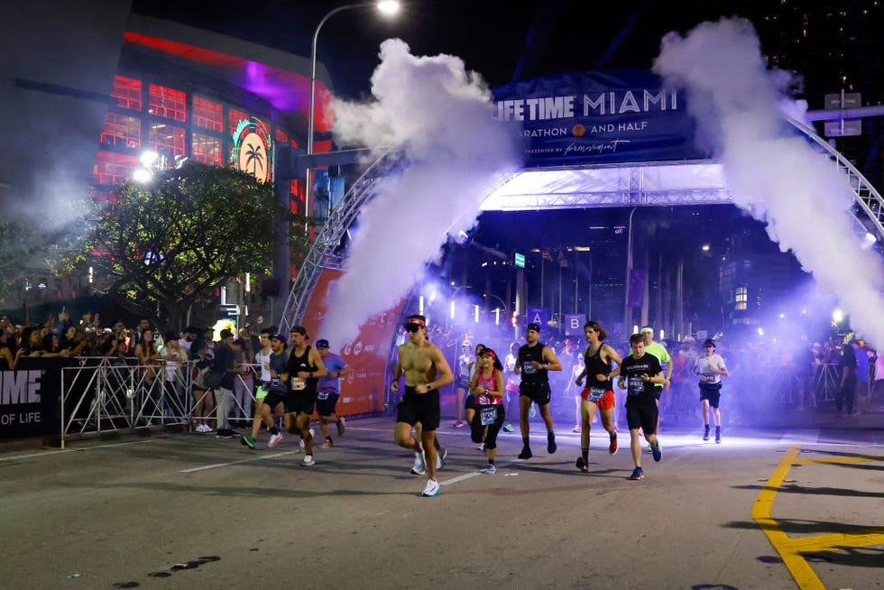 runners at miami marathon