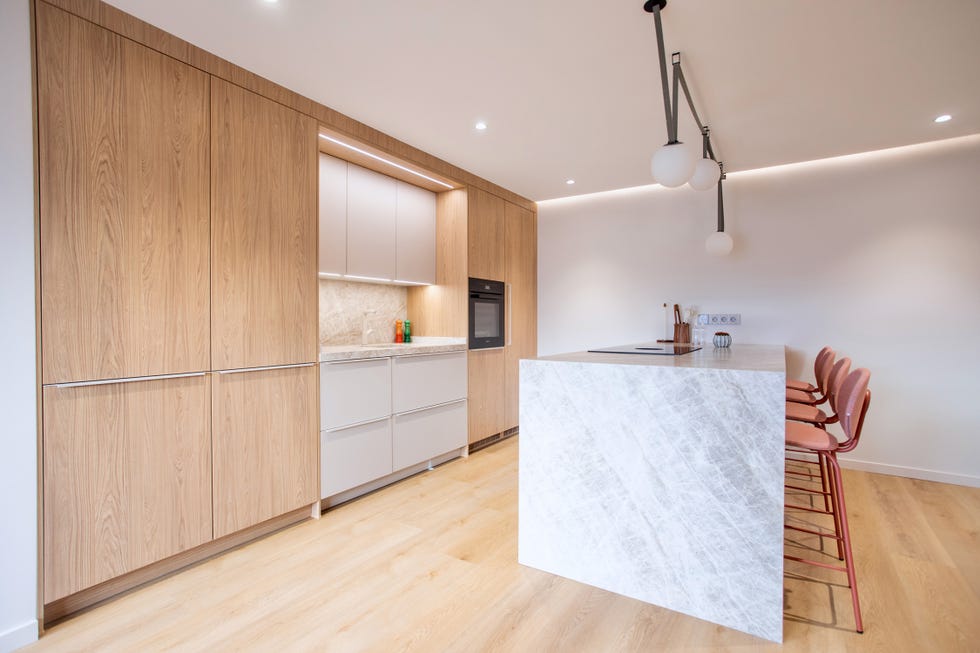 un ático de diseño con una gran terraza en bilbao, un proyecto de nagore vivian interiorismo