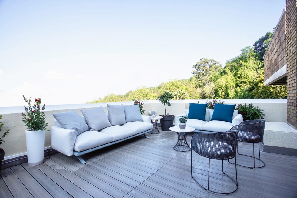 un ático de diseño con una gran terraza en bilbao, un proyecto de nagore vivian interiorismo