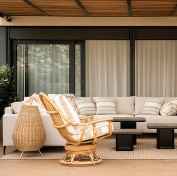 Terraza con mobiliario de estilo mediterráneo terraza con mobiliario de estilo mediterraneo