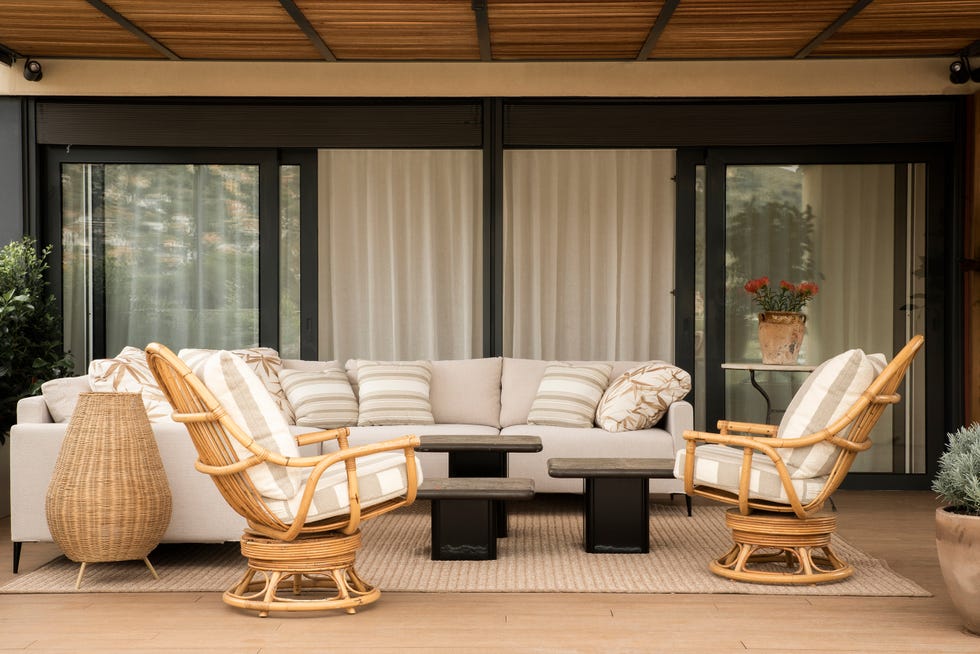 terraza con mobiliario de estilo mediterraneo