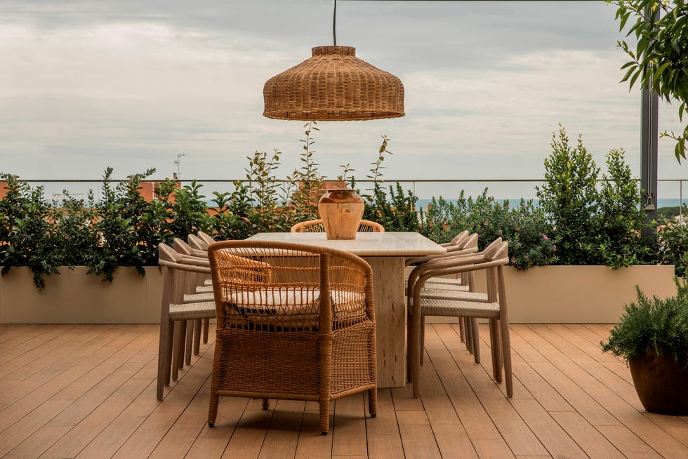 mesa de comedor exterior de travertino