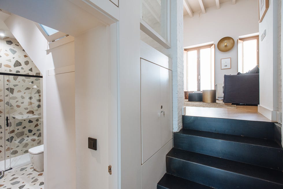 escaleras que conducen al baño