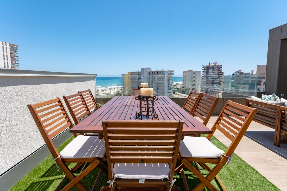 Ático con terraza frente al mar